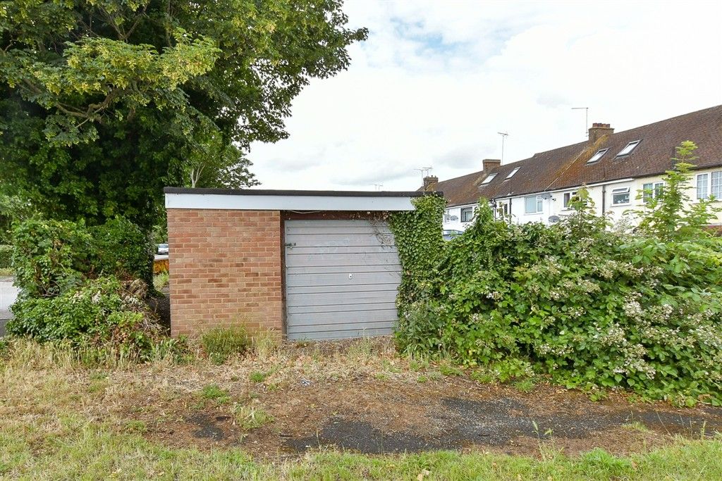 Property photo 3 of 15 Garage