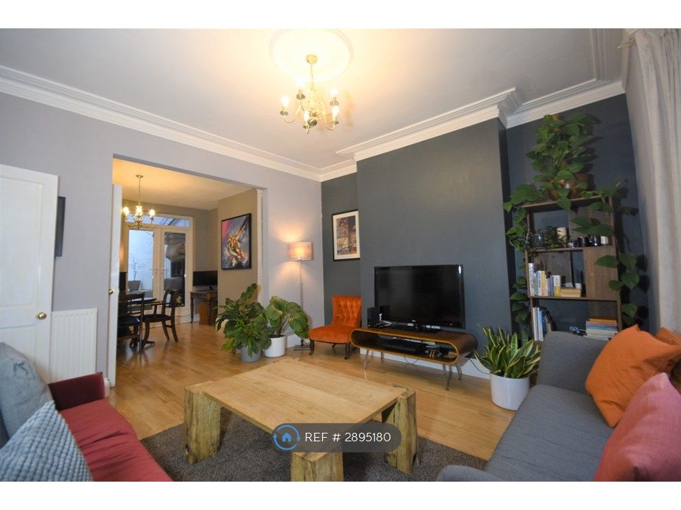 Property photo 3 of 35