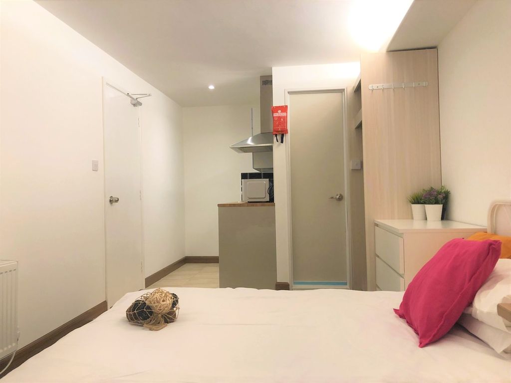 Property photo 2 of 7 A Neat And Well-Maintained Single Bedroom Featurin...