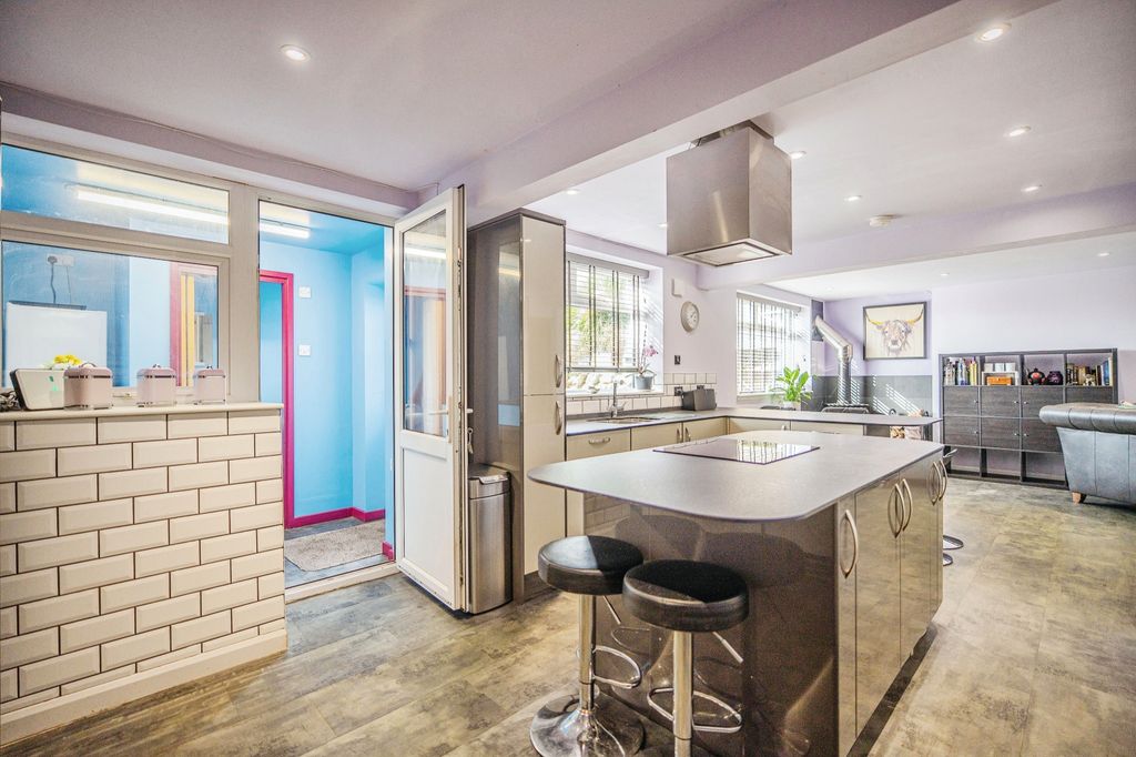 Property photo 3 of 20 Kitchen/Diner