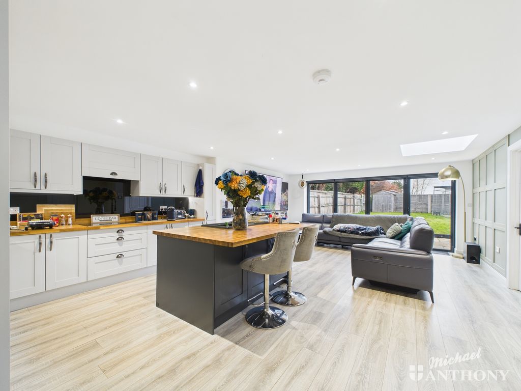 Property photo 2 of 23 Cam02773G0-Pr0394-Still020