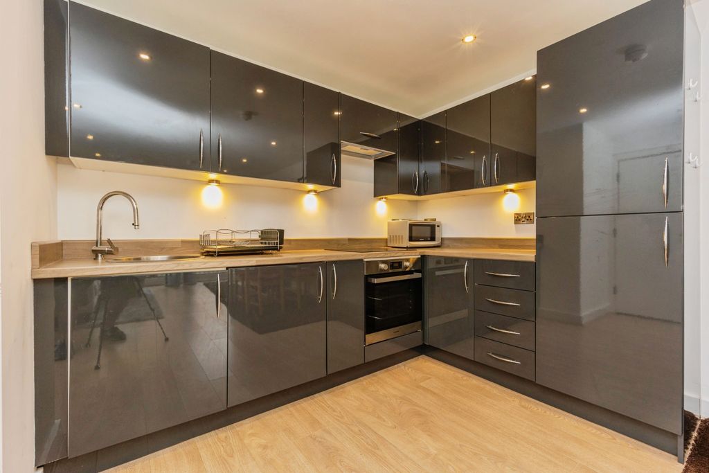 Property photo 2 of 19 Kitchen