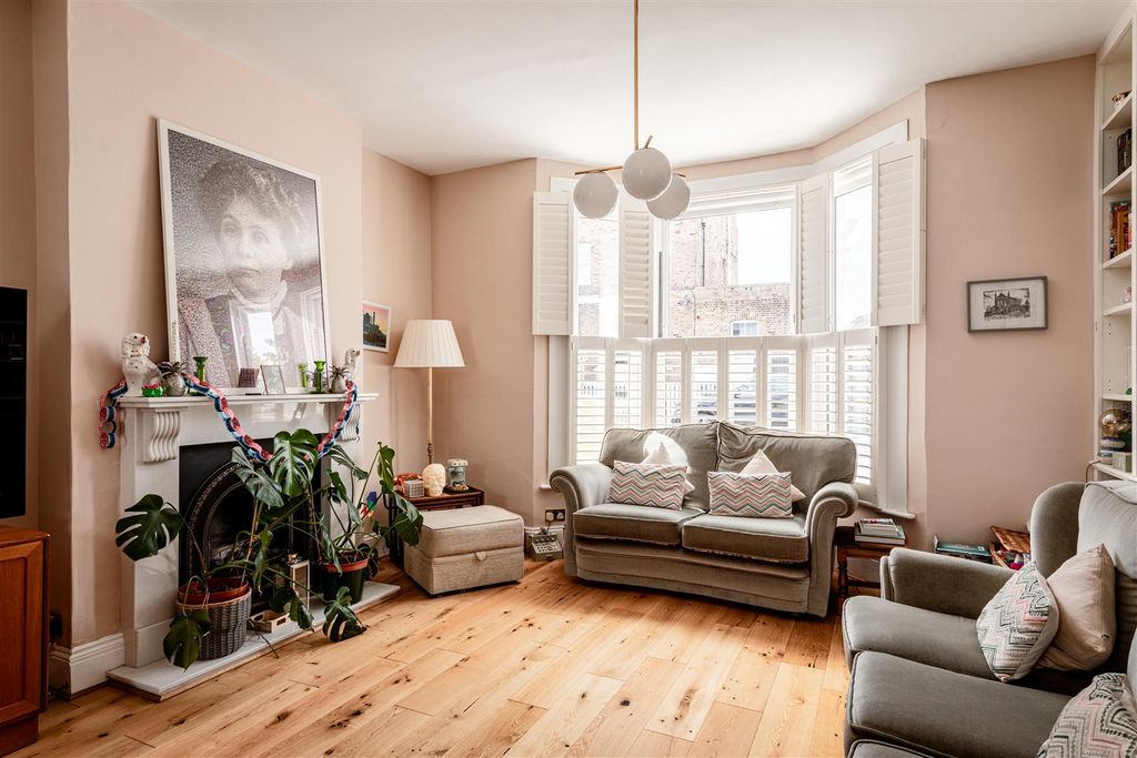 Property photo 2 of 18 Askew Crescent-1.Jpg