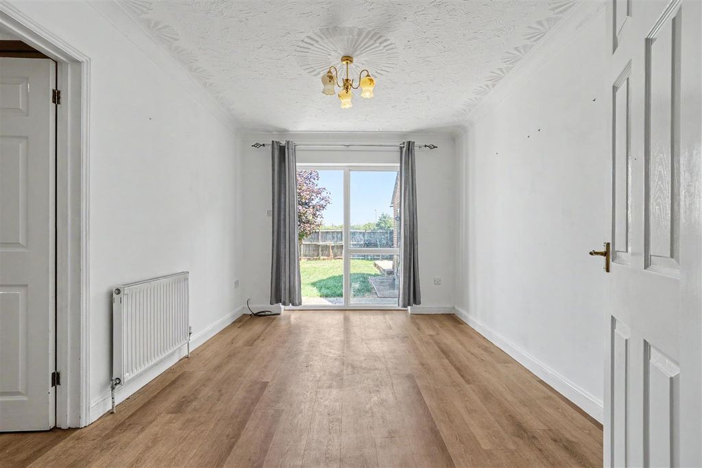 Property photo 3 of 9 Dining Room