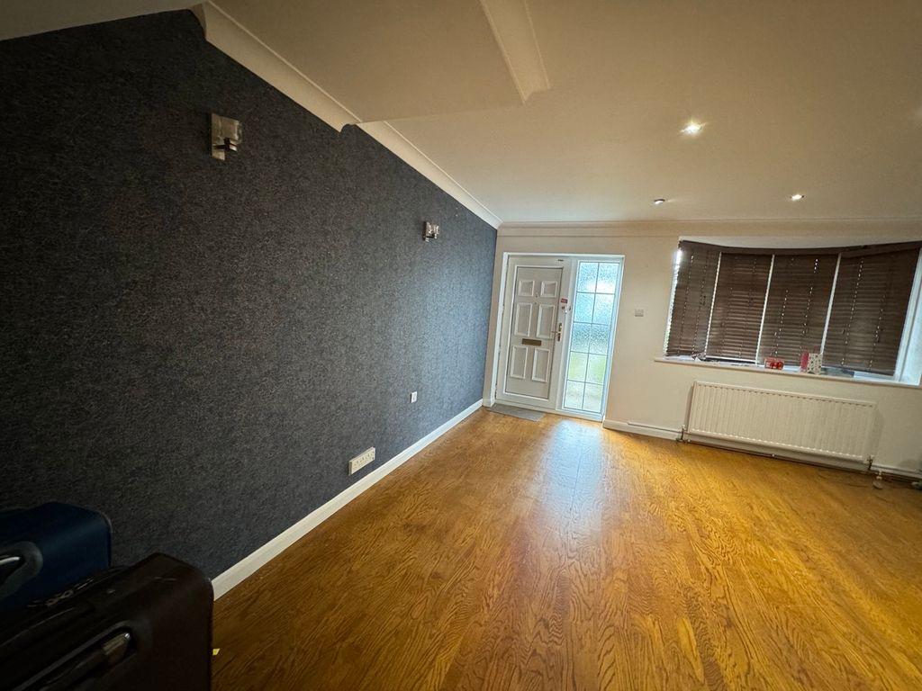Property photo 3 of 45