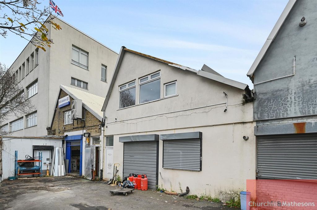 Property photo 1 of 25