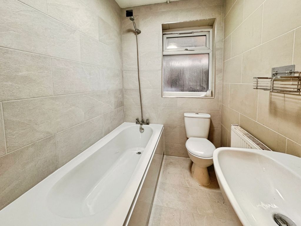 Property photo 3 of 7 Bathroom