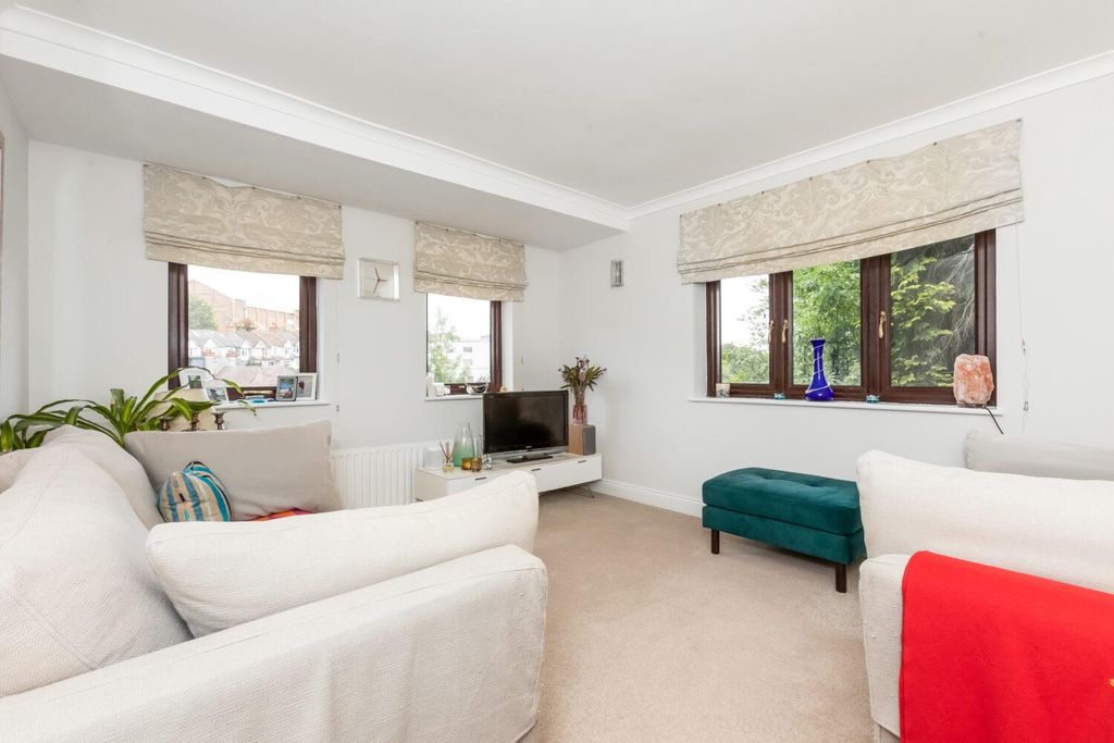 Property photo 3 of 17 3
