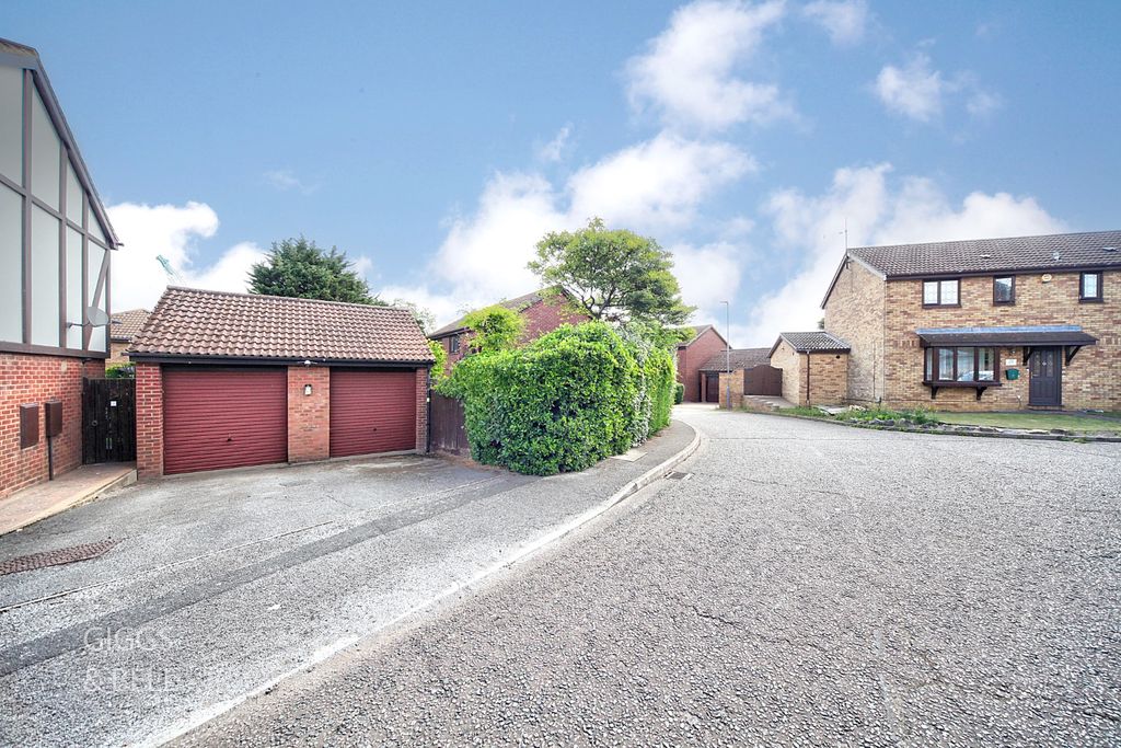 Property photo 2 of 31 5276672