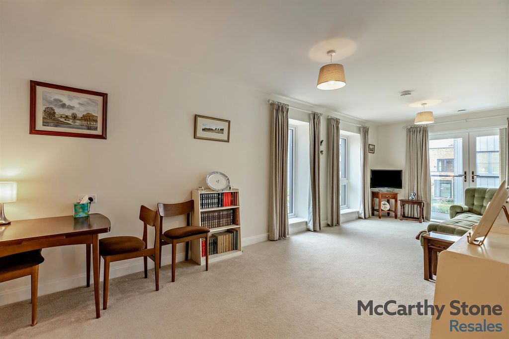 Property photo 2 of 31 8661671-Interior03-800.Jpg