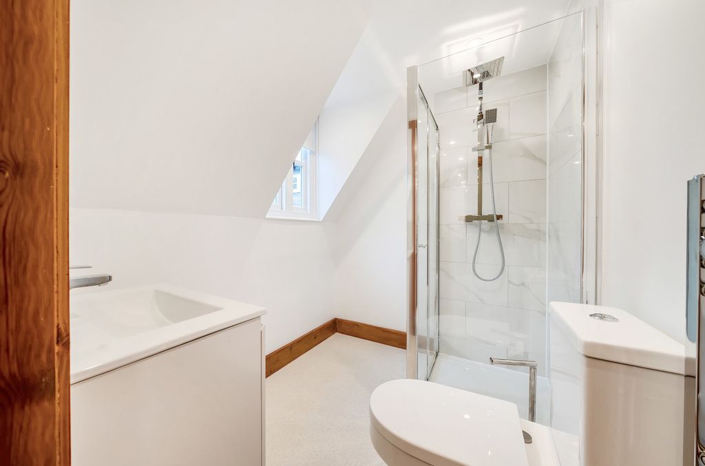 Property photo 3 of 11 Bathroom