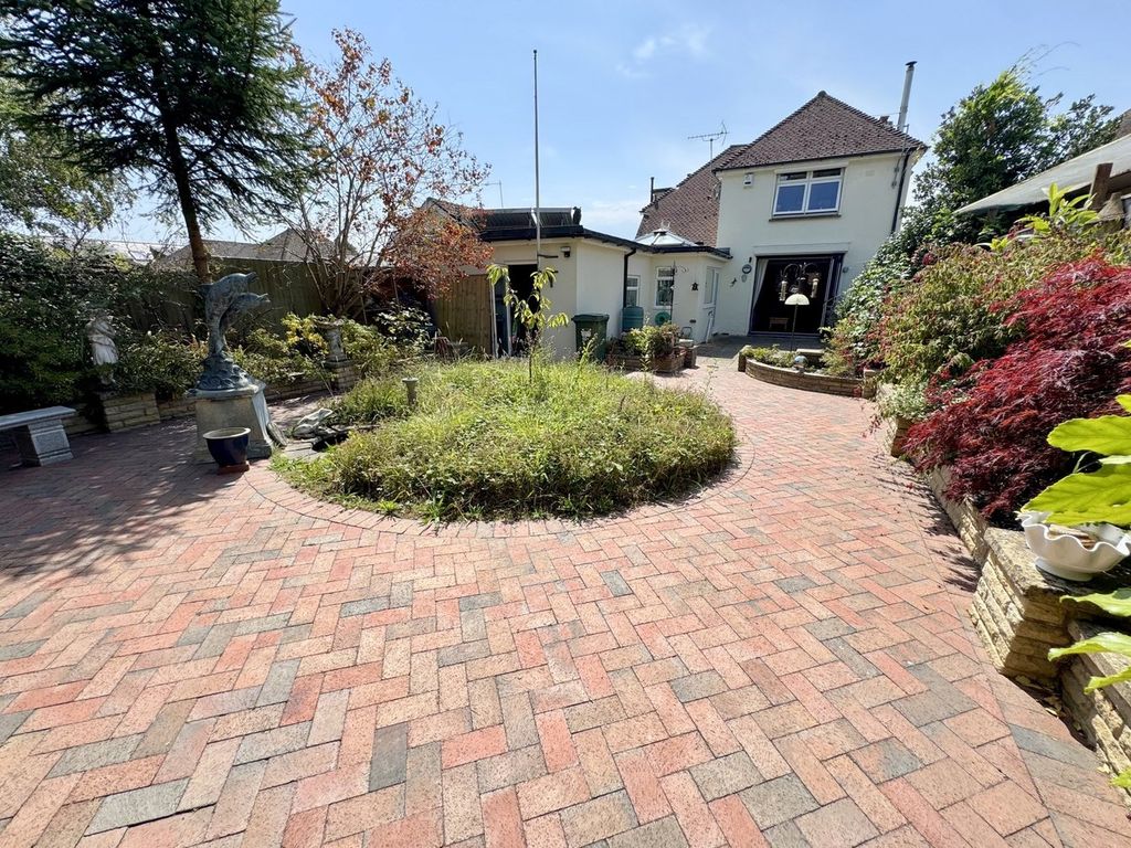 Property photo 3 of 37