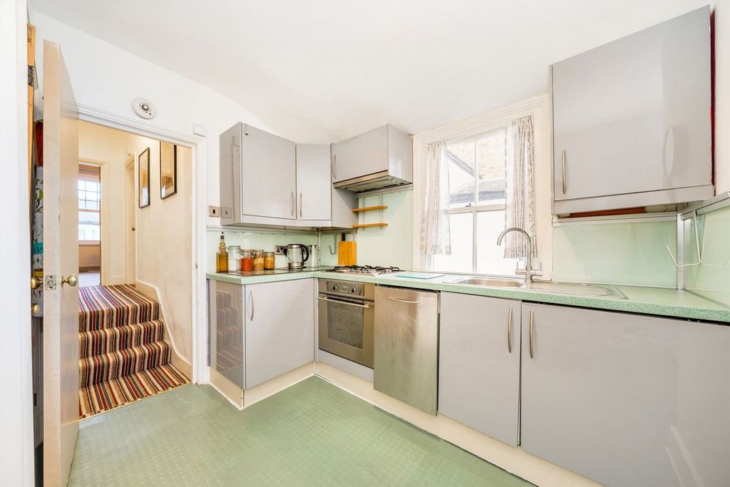 Property photo 3 of 6