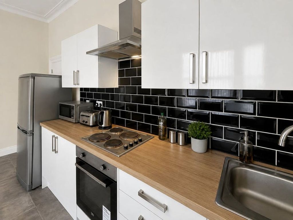 Property photo 2 of 6 Kitchen 2