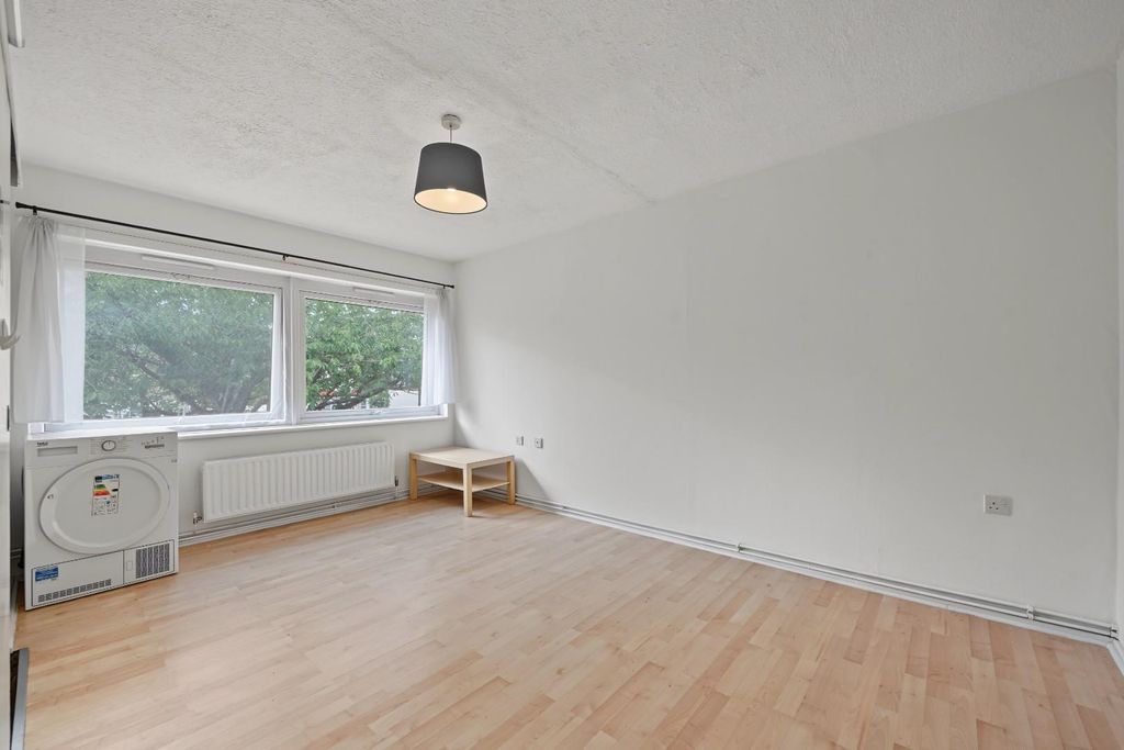 Property photo 1 of 12 Living Room