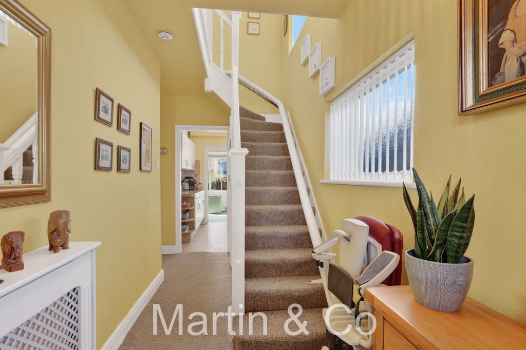 Property photo 3 of 16 1695054659 - 89 Burleigh Road, Sm3 20