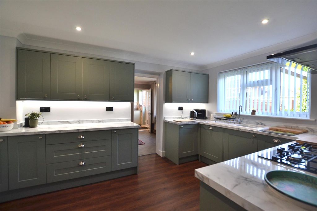 Property photo 2 of 22 Kitchen 2.Jpg