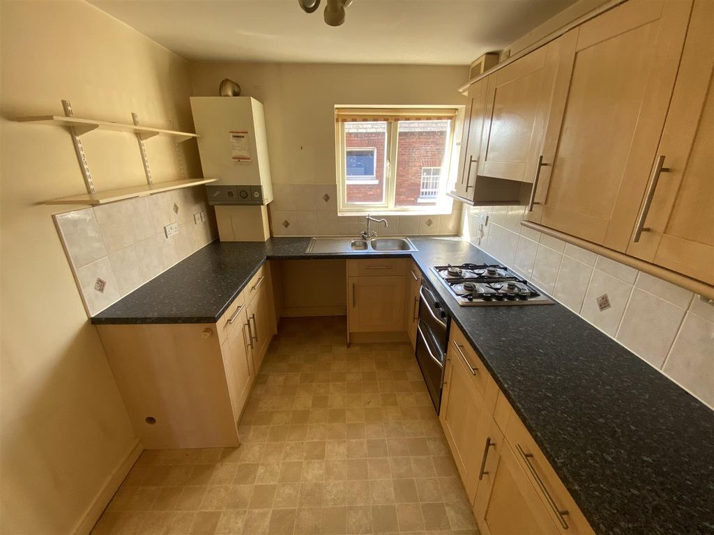 Property photo 3 of 10 Kitchen