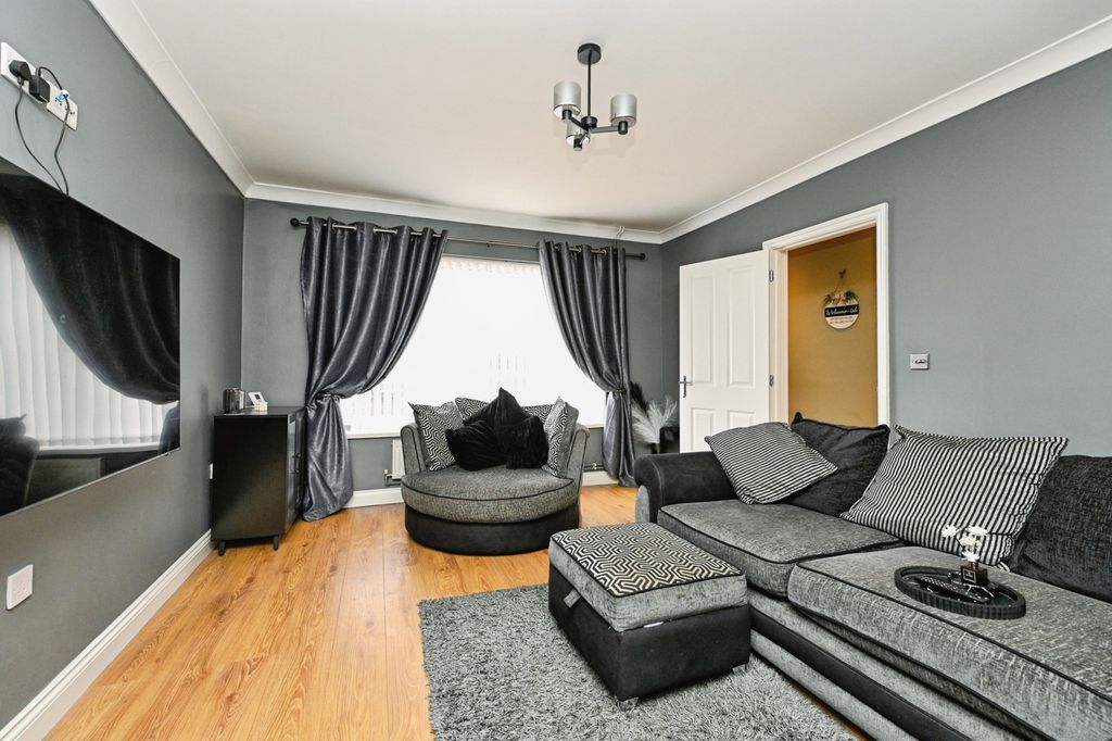 Property photo 2 of 18 Pbox-Img.Jpg