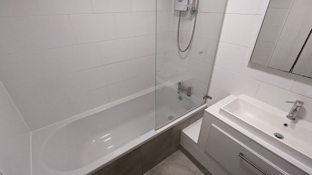 Additional image 9 of 2 bed flat to rentDyfed, Penarth CF64