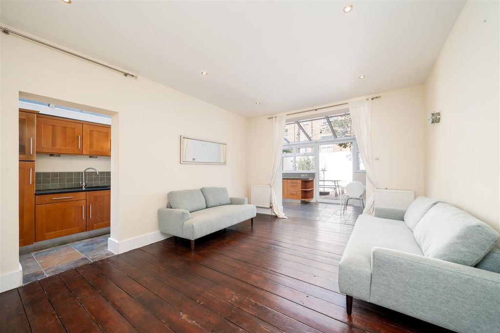 Property photo 2 of 12 Addison Gardens