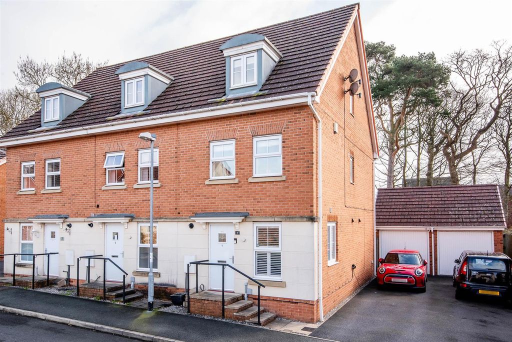 Property photo 1 of 20 Front External