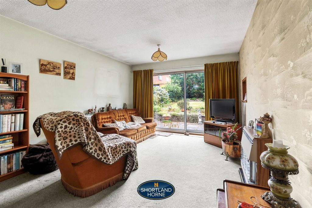 Property photo 3 of 15 12 Ilmington Close Wm (9 Of 18).Jpg