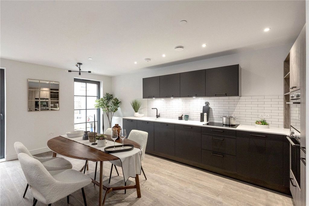 Property photo 2 of 24 Picture No. 14