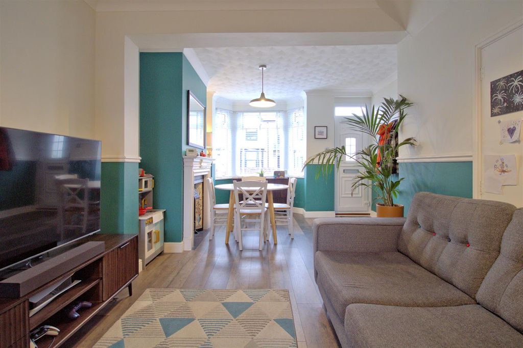 Property photo 2 of 37 Lounge Diner