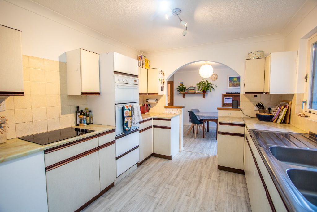 Property photo 3 of 22 Kitchen