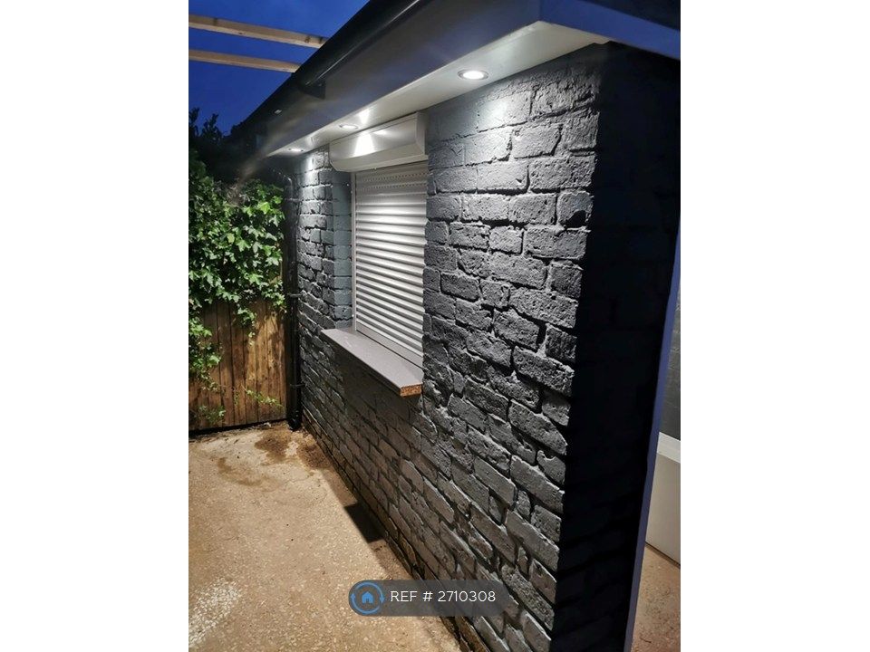 Property photo 3 of 21 Bar Lit Up