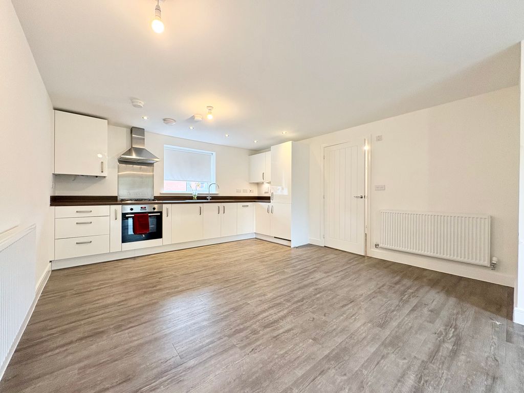 Property photo 3 of 9 Open-Plan