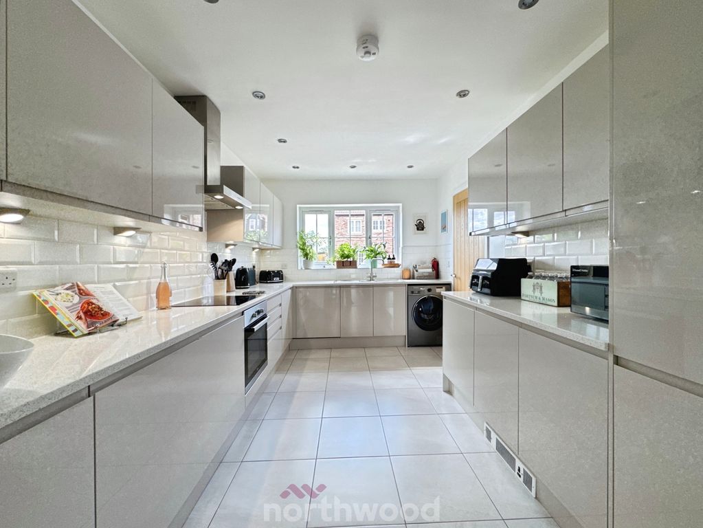 Property photo 2 of 33