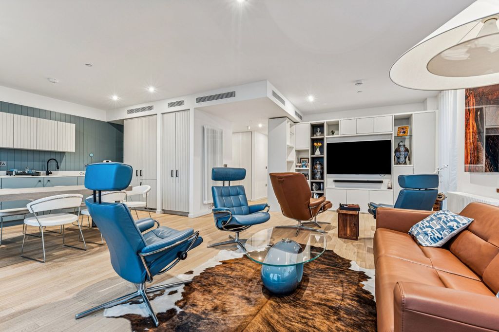 Property photo 2 of 24