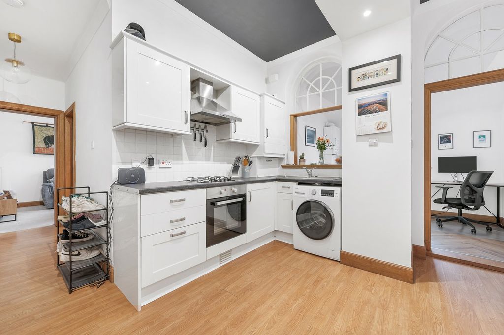 Property photo 2 of 25