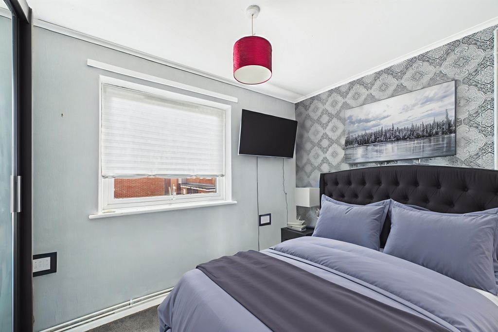 Property photo 3 of 8 Bedroom 2