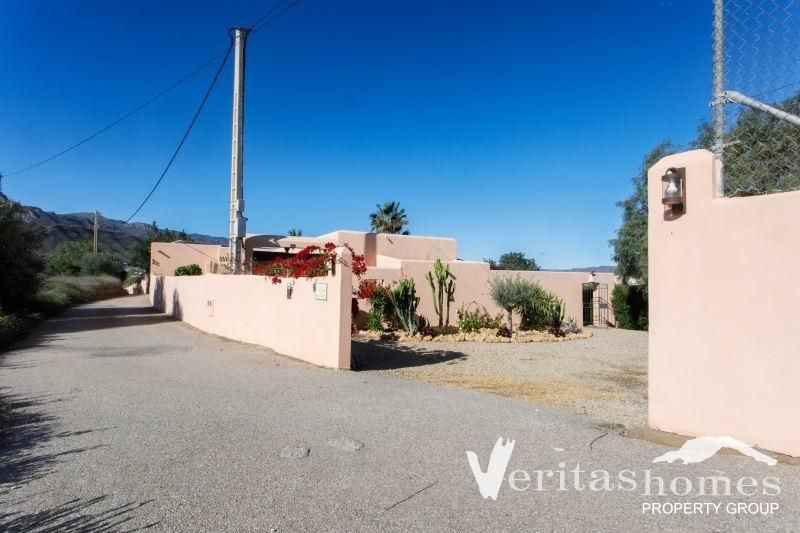 Property photo 2 of 20