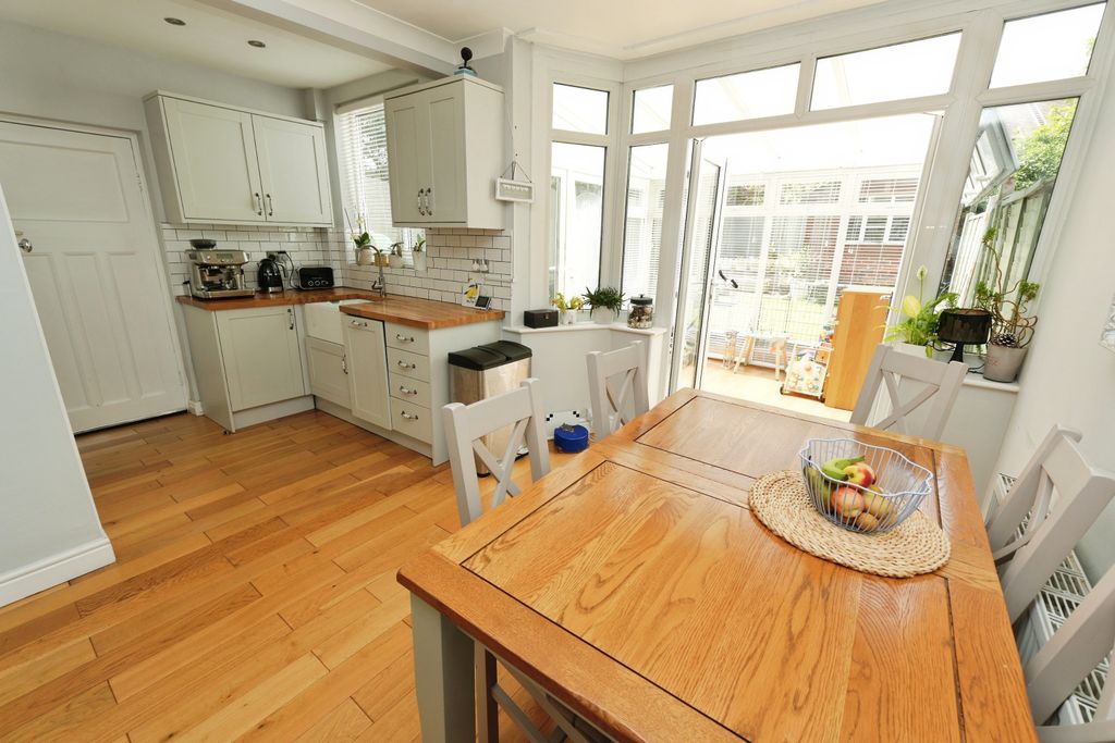Property photo 3 of 20 Kitchen/Dining Room