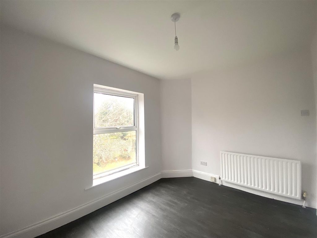 Property photo 2 of 8 Bedroom.Jpeg