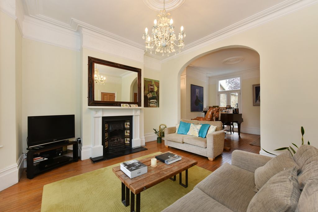 Property photo 3 of 24 22 Meynell Crescent (23)