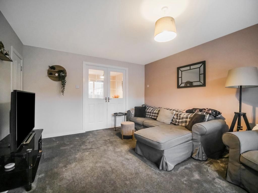 Property photo 2 of 19 Livingroom