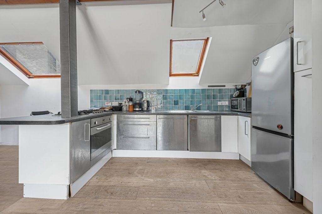 Property photo 3 of 11