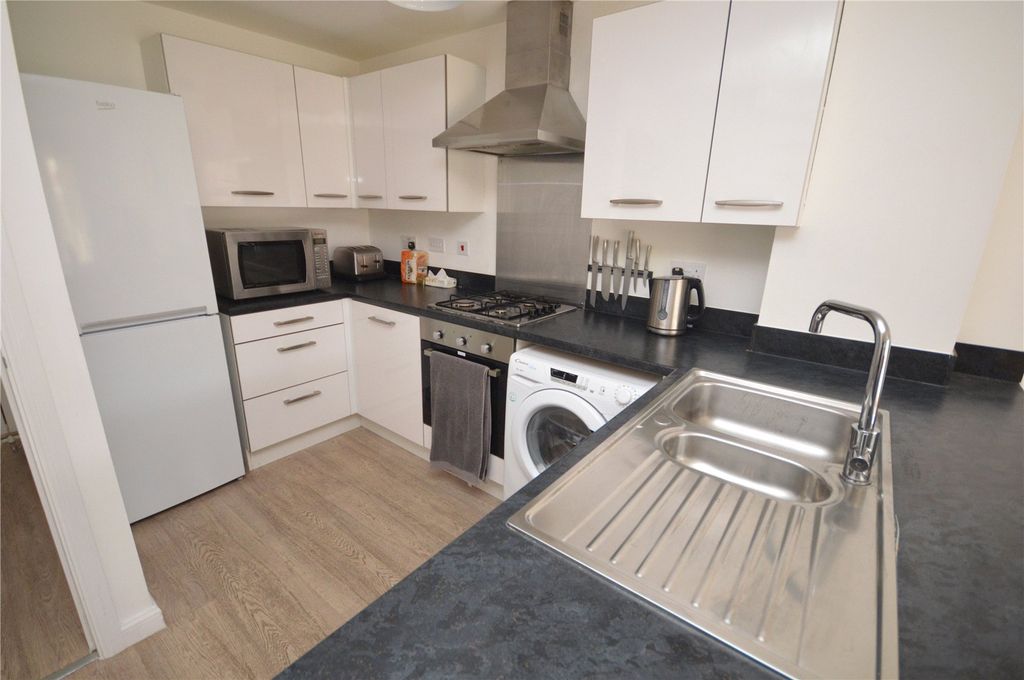 Property photo 3 of 18 Kitchen