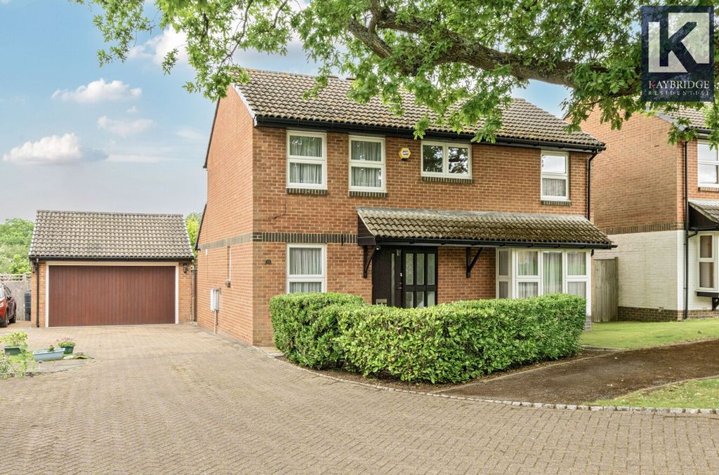 Property photo 1 of 20 Northcliffe Close, Worcester Park