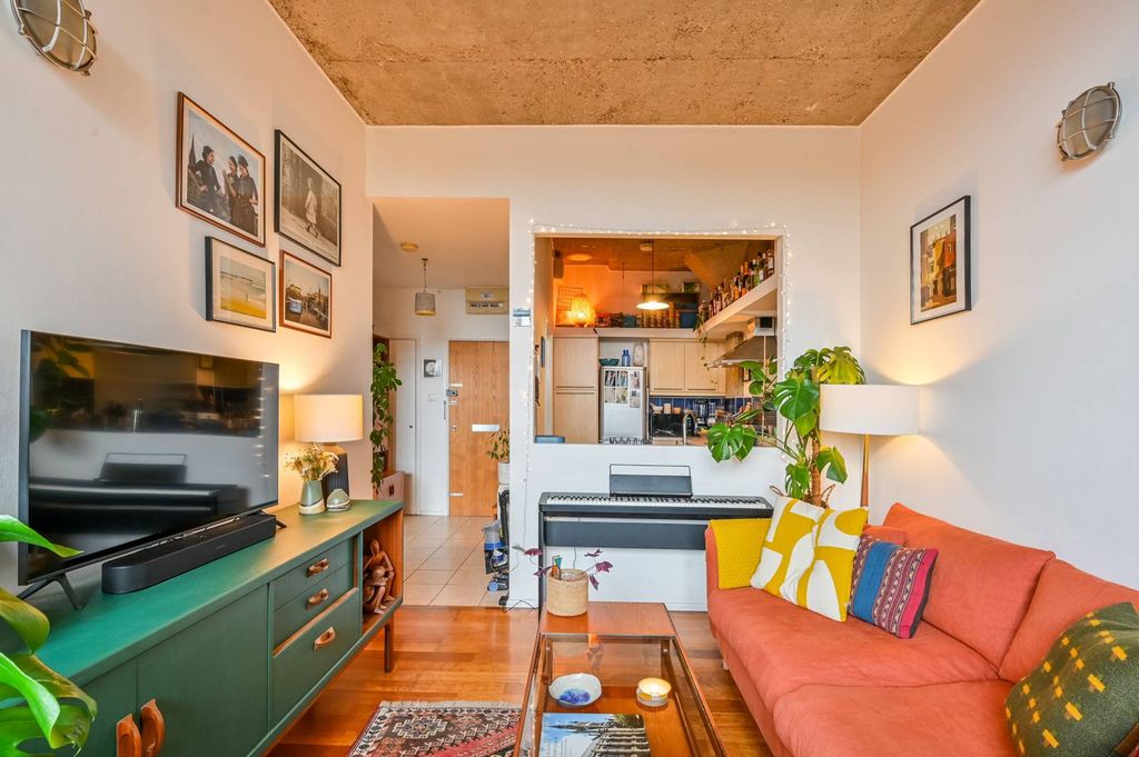 Property photo 3 of 11