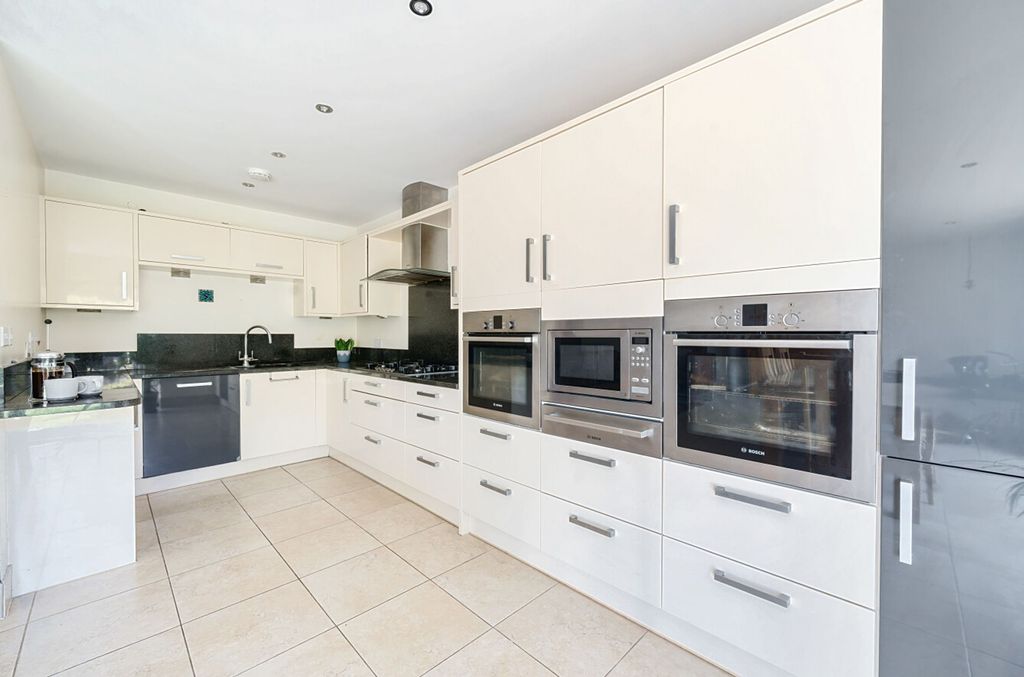 Property photo 3 of 12 Kitchen