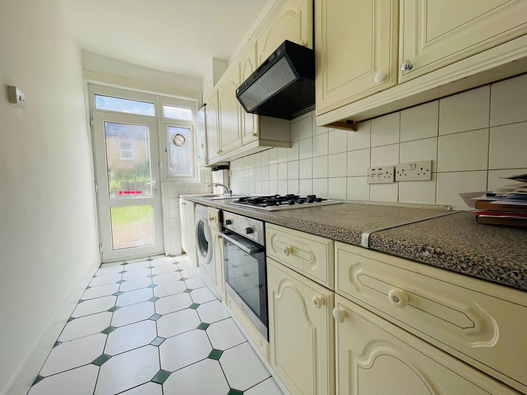 Property photo 2 of 8