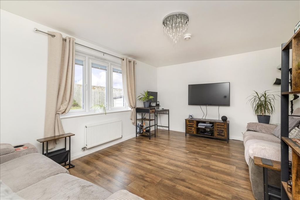 Property photo 2 of 30