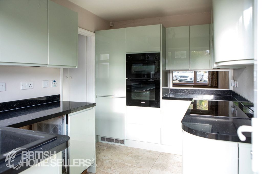 Property photo 2 of 28 Picture No. 25