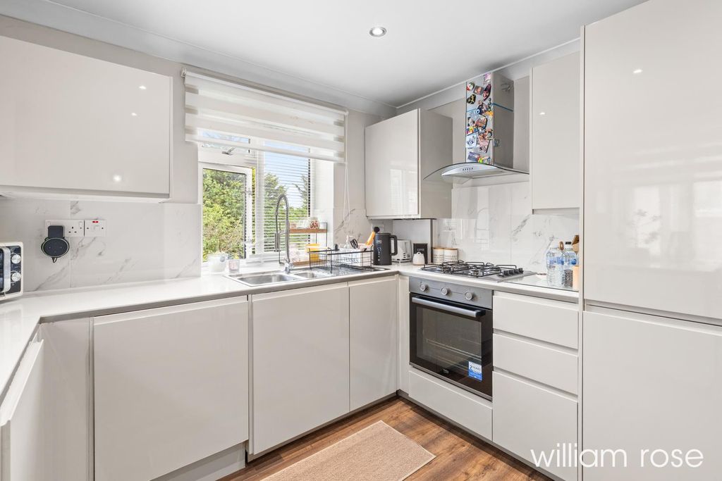 Property photo 3 of 18 Theroses_14.Jpg